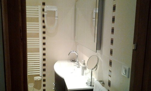 Salle de douche avec douche italienne chambre n°5